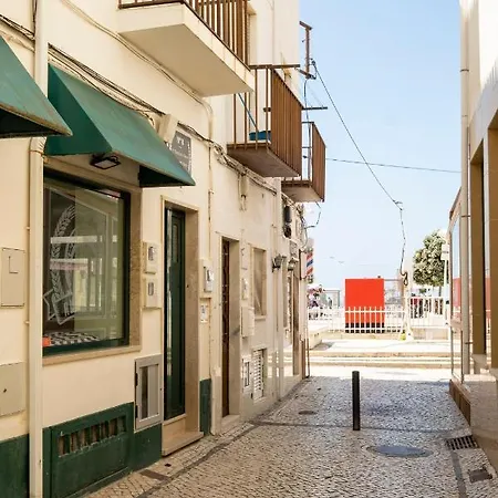 Flowers House 公寓 *